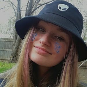 Meet your Posher, Marie